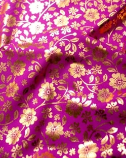 〔90cm程度〕インドの伝統柄ゴールドプリント布〔幅約100cm〕 - ピンク - サブ2