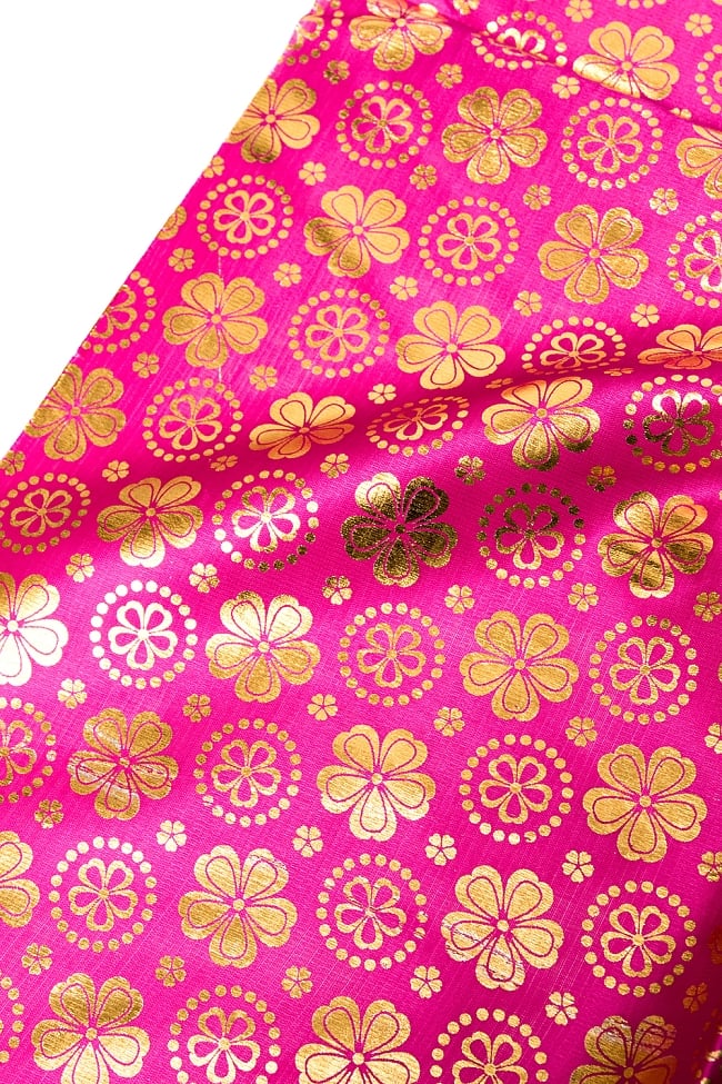 〔1m単位切り売り〕インドの伝統柄ゴールドプリント光沢布〔幅約110cm〕 - 紫 7 - 選択Bのデザインパターンはこのような様子です。