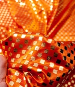 〔1m単位切り売り〕市松模様ゴールドプリント光沢布〔幅約105cm〕 - オレンジ - サブ5