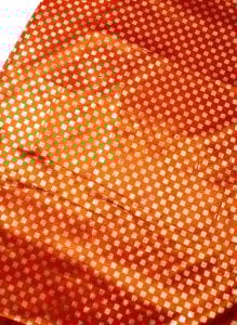 〔1m単位切り売り〕市松模様ゴールドプリント光沢布〔幅約105cm〕 - オレンジ