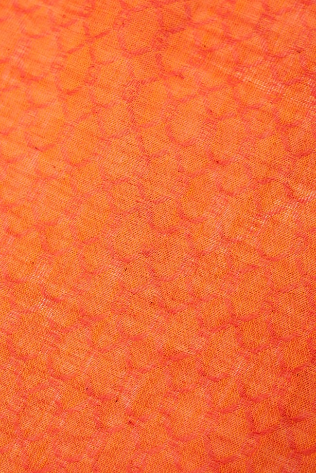 〔1m切り売り〕インドのシンプルコットン布 - 編み模様オレンジ 〔幅約110cm〕 2 - パターンを拡大してみました。