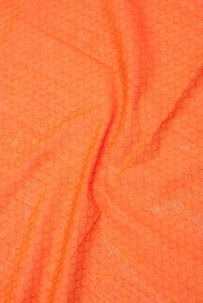 〔1m切り売り〕インドのシンプルコットン布 - 編み模様オレンジ 〔幅約110cm〕 3 - 少し離れてみてみました。