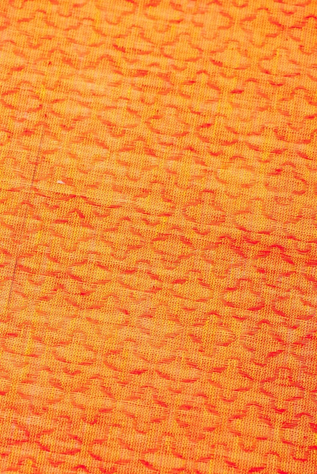 〔1m切り売り〕インドのシンプルコットン布 - 小花オレンジイエロー 〔幅約110cm〕 2 - パターンを拡大してみました。