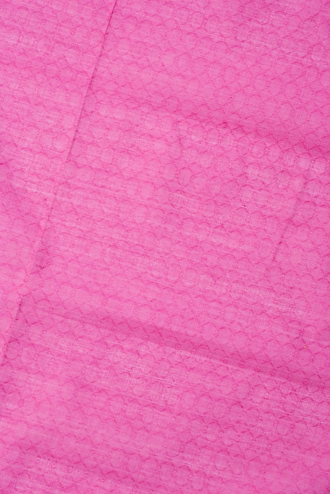 〔1m切り売り〕インドのシンプルコットン布 - 編み模様ピンク 〔幅約110cm〕 3 - 少し離れてみてみました。