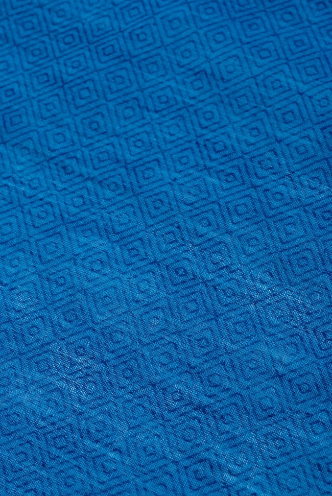 〔1m切り売り〕インドのシンプルコットン布 - 菱形ブルー 〔幅約110cm〕 2 - パターンを拡大してみました。