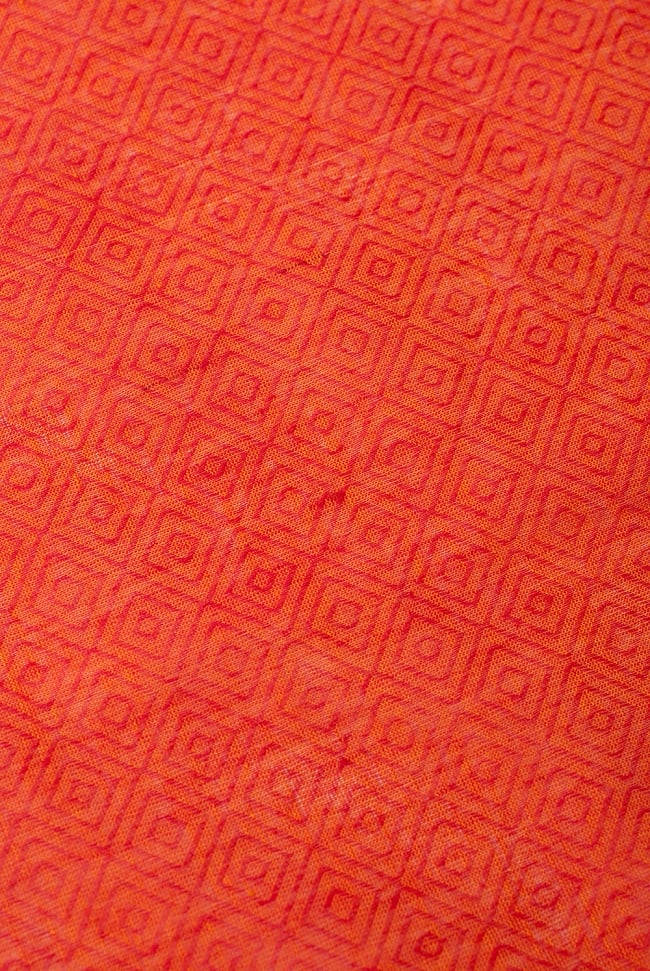 〔1m切り売り〕インドのシンプルコットン布 - 菱形オレンジ 〔幅約110cm〕 2 - パターンを拡大してみました。