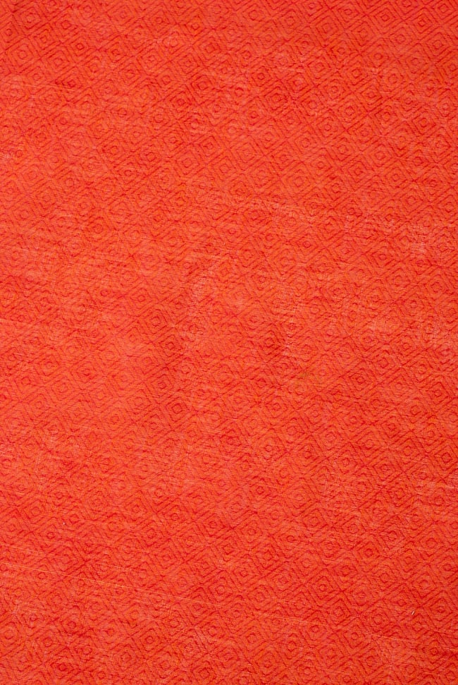 〔1m切り売り〕インドのシンプルコットン布 - 菱形オレンジ 〔幅約110cm〕 3 - 少し離れてみてみました。