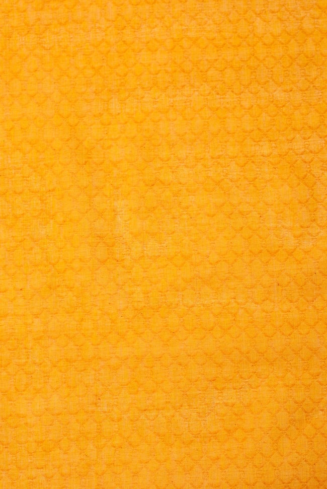 〔1m切り売り〕インドのシンプルコットン布 - 編み模様イエロー 〔幅約110cm〕 3 - 少し離れてみてみました。