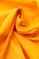 〔1m切り売り〕インドのシンプルコットン布 - 編み模様イエロー 〔幅約110cm〕の商品写真