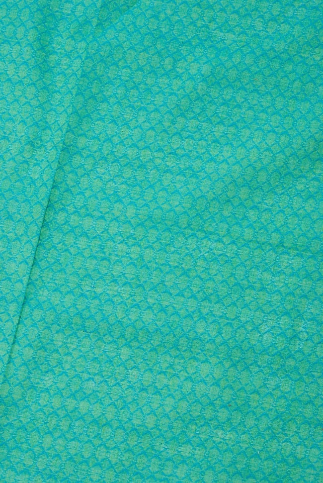 〔1m切り売り〕インドのシンプルコットン布 - 編み模様ブルーグリーン 〔幅約110cm〕 3 - 少し離れてみてみました。