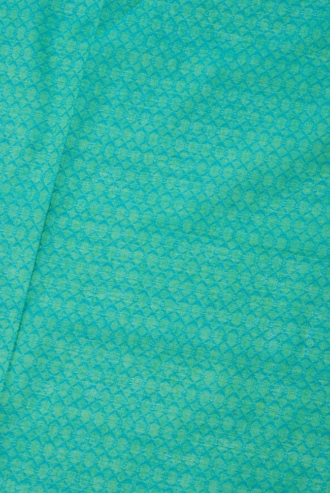 〔1m単位切り売り〕インドのシンプルコットン布 - 編み模様ブルーグリーン 〔幅約110cm〕 3 - 少し離れてみてみました。