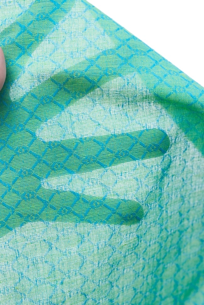 〔1m単位切り売り〕インドのシンプルコットン布 - 編み模様ブルーグリーン 〔幅約110cm〕 6 - 透け感のある生地です。
