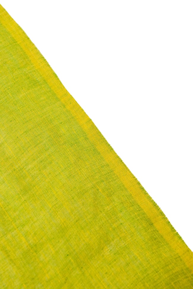 〔1m切り売り〕南インドのハーフボーダー・シンプル・コットン生地 - 黄緑×緑ペイズリー〔幅約110cm〕 4 - 反対側の端の処理の様子です。