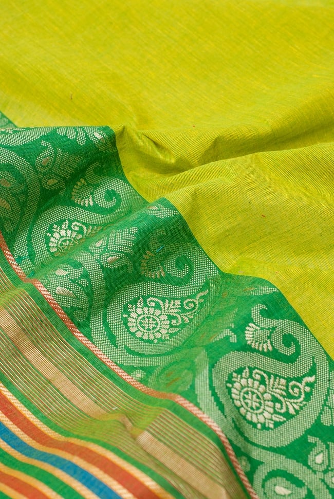 〔1m切り売り〕南インドのハーフボーダー・シンプル・コットン生地 - 黄緑×緑ペイズリー〔幅約110cm〕 5 - ドレープを作ってみました。いろいろな手芸に使えそうですね。