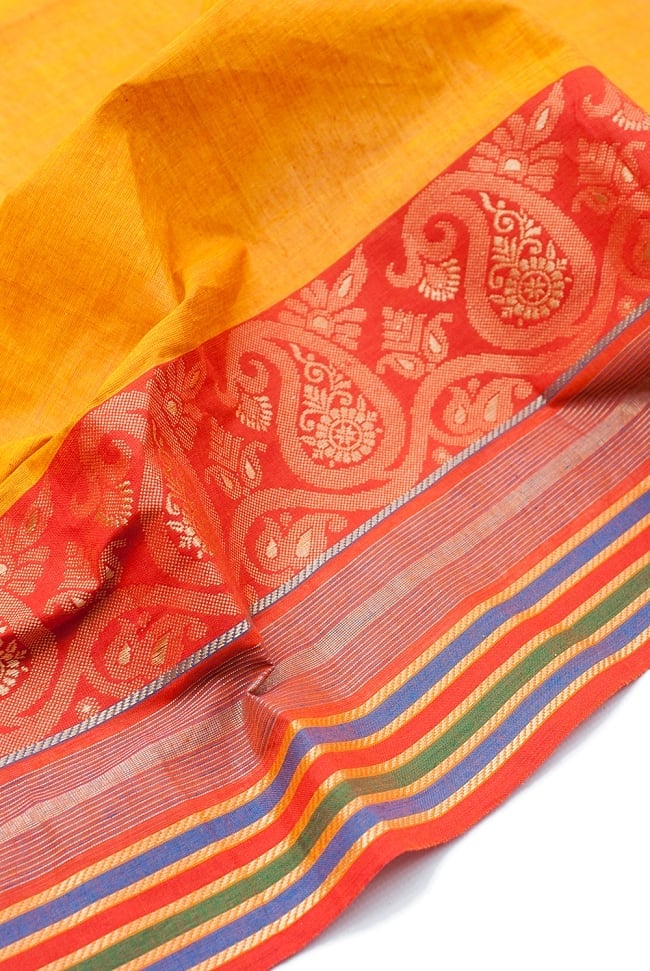 〔1m単位切り売り〕南インドのハーフボーダー・シンプル・コットン生地 - オレンジ×赤ペイズリー〔幅約110cm〕 5 - ドレープを作ってみました。いろいろな手芸に使えそうですね。