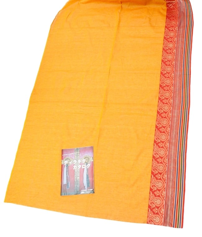 〔1m単位切り売り〕南インドのハーフボーダー・シンプル・コットン生地 - オレンジ×赤ペイズリー〔幅約110cm〕の写真