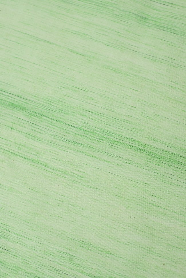 〔1m単位切り売り〕インドのパステルカラークロス - パステルグリーン 〔幅約110cm〕 2 - 生地の様子を近くからみてみました。