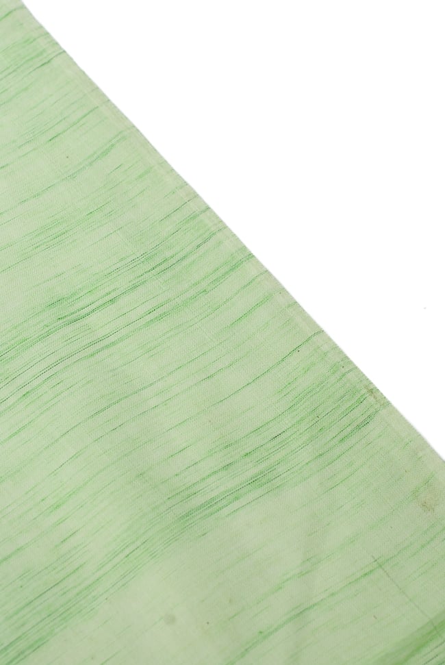 〔1m単位切り売り〕インドのパステルカラークロス - パステルグリーン 〔幅約110cm〕 4 - 端の部分の処理です。