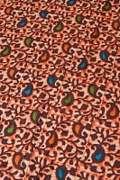 〔1m切り売り〕インドのバティック風染め布 ブラウンペイズリー〔幅約105cm〕の商品写真