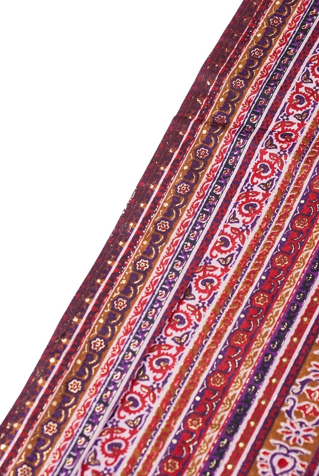 〔1m単位切り売り〕南インドのストライプ布 - 花柄と唐草 〔幅約106cm〕 3 - 端の部分の処理の様子です。