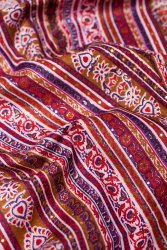 〔1m単位切り売り〕南インドのストライプ布 - 花柄と唐草 〔幅約106cm〕の商品写真