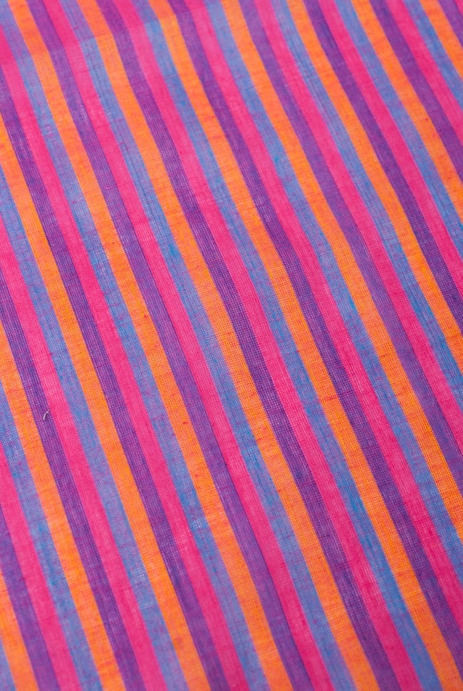 〔1m切り売り〕南インドのストライプ布 - ピンク系 〔幅約109cm〕の写真1枚目です。生地を近くでみてみました。爽やかなストライプ柄です。切り売り,量り売り布,アジア布 量り売り,手芸,裁縫,生地,アジアン,ファブリック