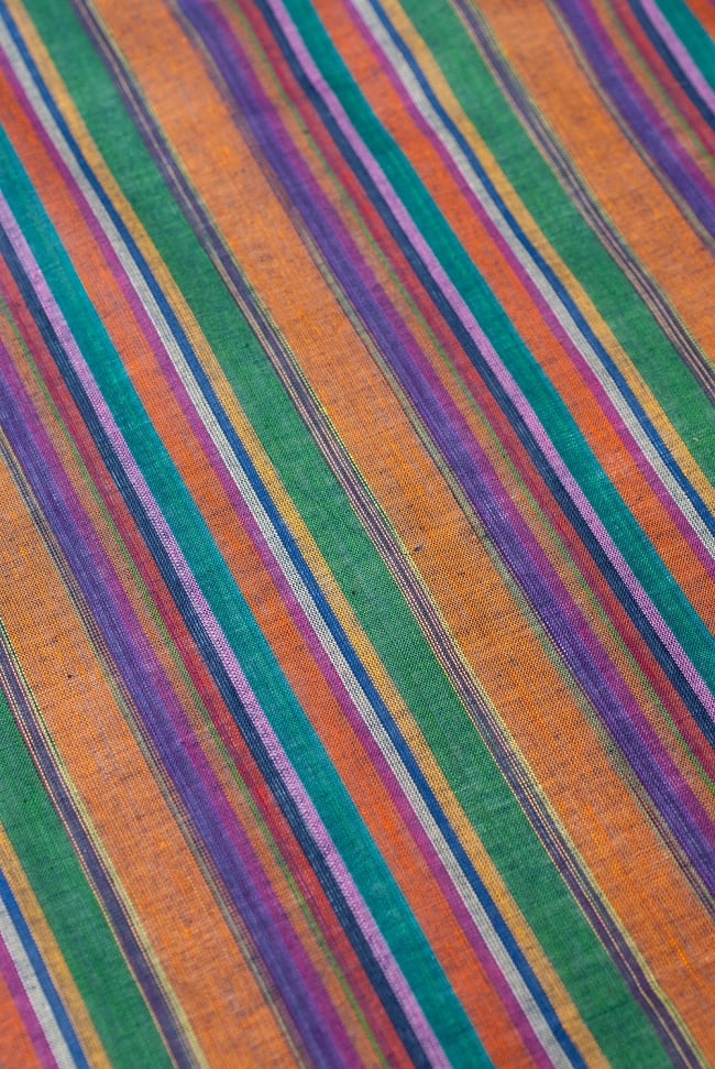 〔1m切り売り〕南インドのストライプ布 - マルチカラー 〔幅約106cm〕の写真1枚目です。生地を近くでみてみました。爽やかなストライプ柄です。切り売り,量り売り布,アジア布 量り売り,手芸,裁縫,生地,アジアン,ファブリック