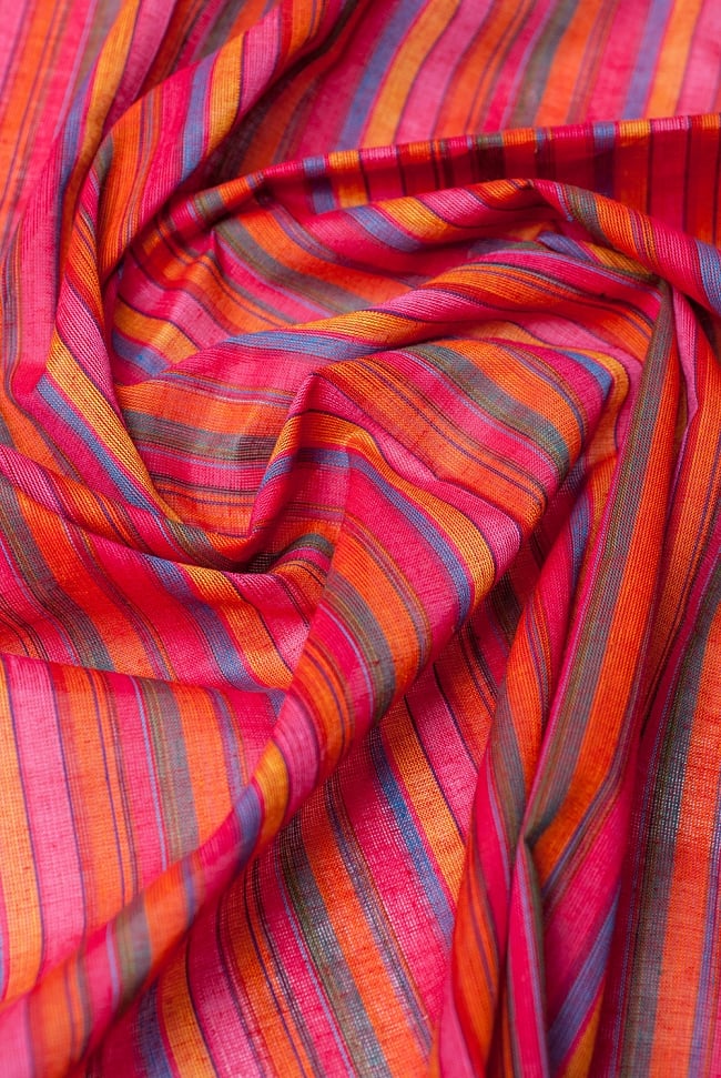 〔1m切り売り〕南インドのストライプ布 - 赤系 〔幅約109cm〕 4 - ドレープを作ってみました。いろいろなアイデアがわいてくる布ですね！