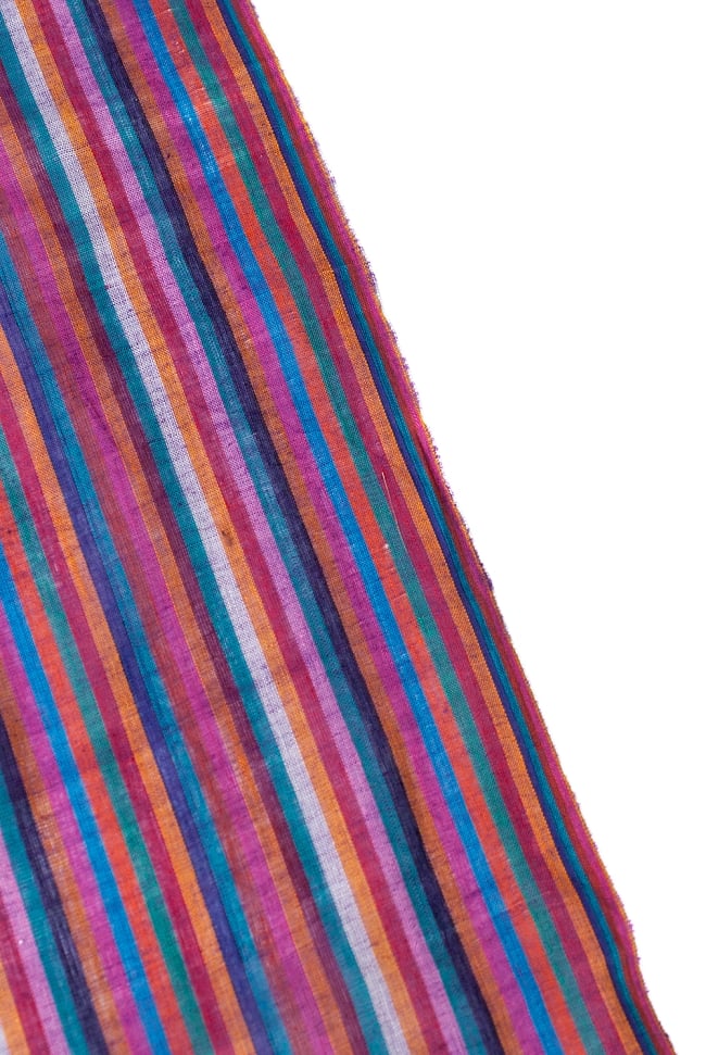 〔1m切り売り〕南インドのストライプ布 - 紫系 〔幅約108cm〕 3 - 端の部分の処理の様子です。
