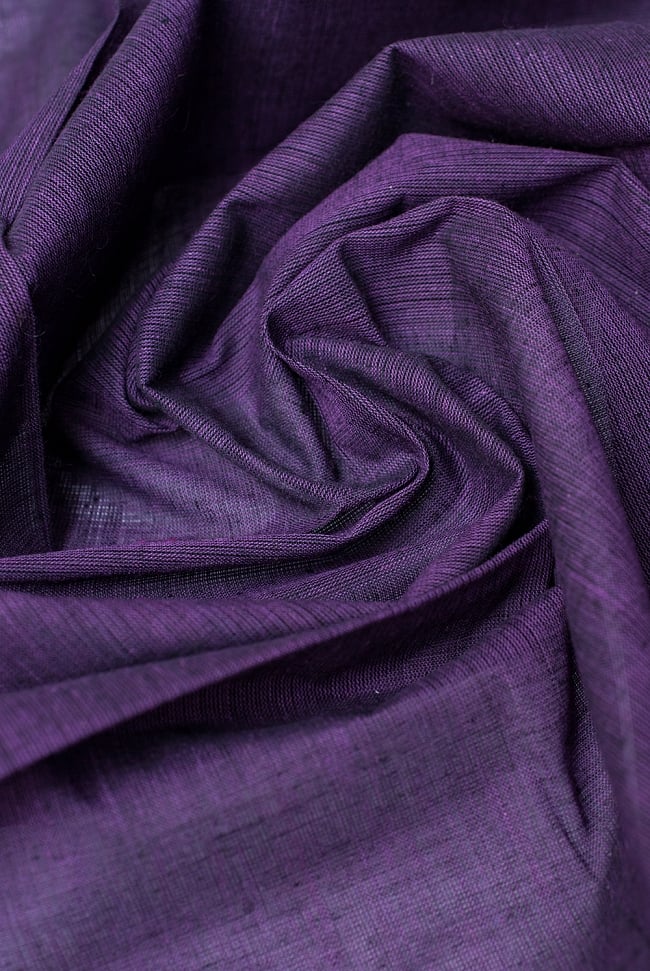 〔1m単位切り売り〕インドのシンプルコットン布  - ダークパープル〔幅約113cm〕 4 - 陰影をつけるととても素敵な色合いですね。