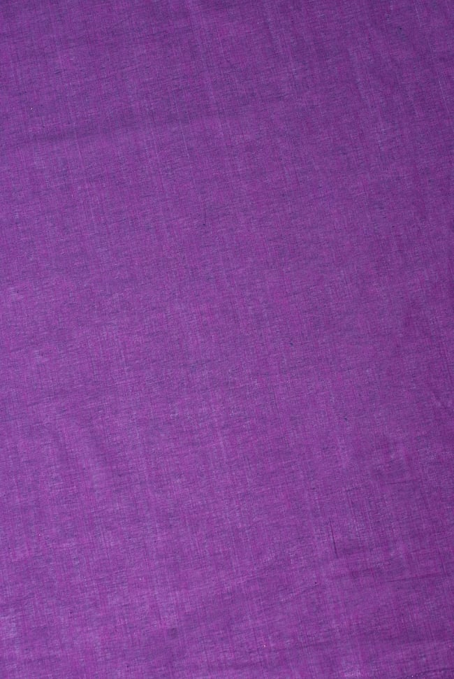 〔1m単位切り売り〕インドのシンプルコットン布  - ムラサキ〔幅約113cm〕 2 - やや離れてみました。無地で使いやすい布地です。