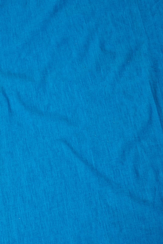 〔1m切り売り〕インドのシンプルコットン布  - ブルー〔幅約112cm〕 2 - やや離れてみました。無地で使いやすい布地です。