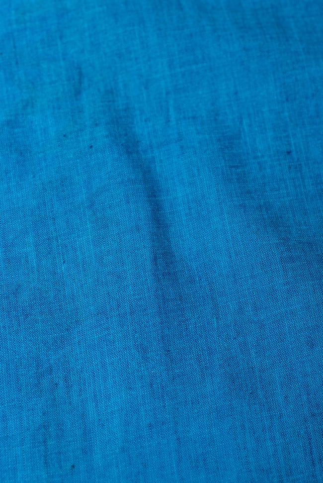 〔1m切り売り〕インドのシンプルコットン布  - ブルー〔幅約112cm〕の写真1枚目です。生地を近くからみてみました。切り売り,量り売り布,アジア布 量り売り,手芸,裁縫,生地,アジアン,ファブリック