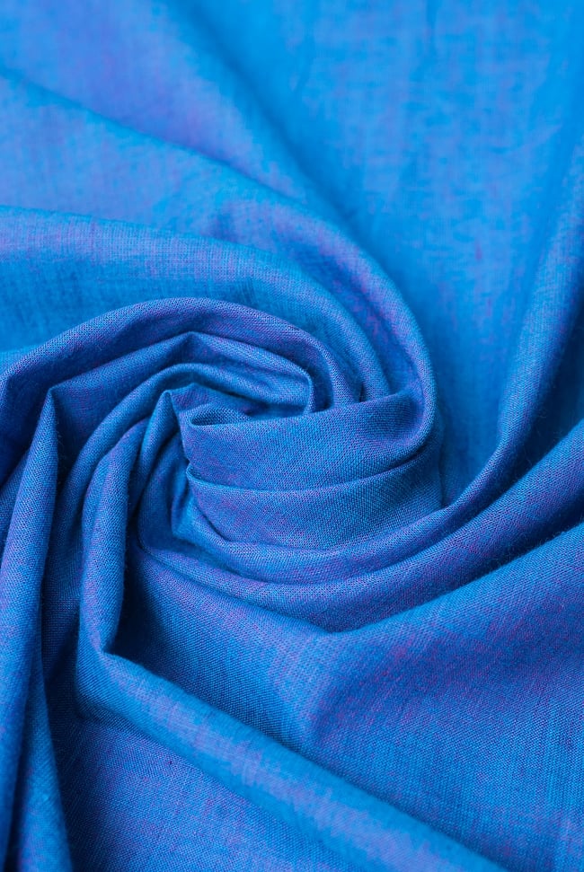 〔1m切り売り〕インドのシンプルコットン布 - 青＆ムラサキ〔幅約113cm〕 4 - 陰影をつけるととても素敵な色合いですね。