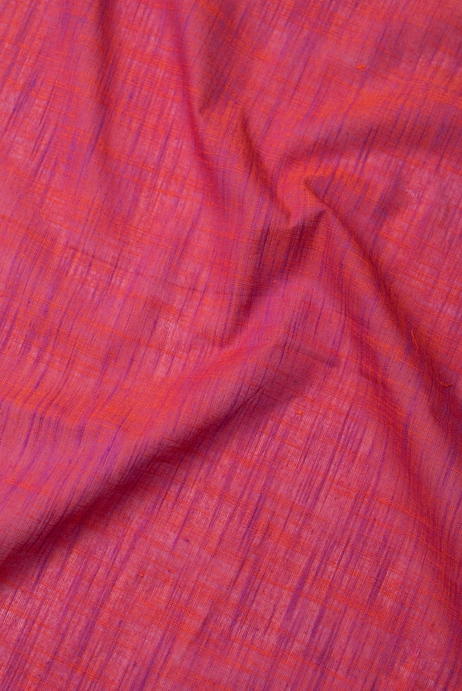 〔1m切り売り〕インドのシンプルコットン布 - ピンク地に薄紫〔幅約109cm〕 2 - 少し離れてみてみました。