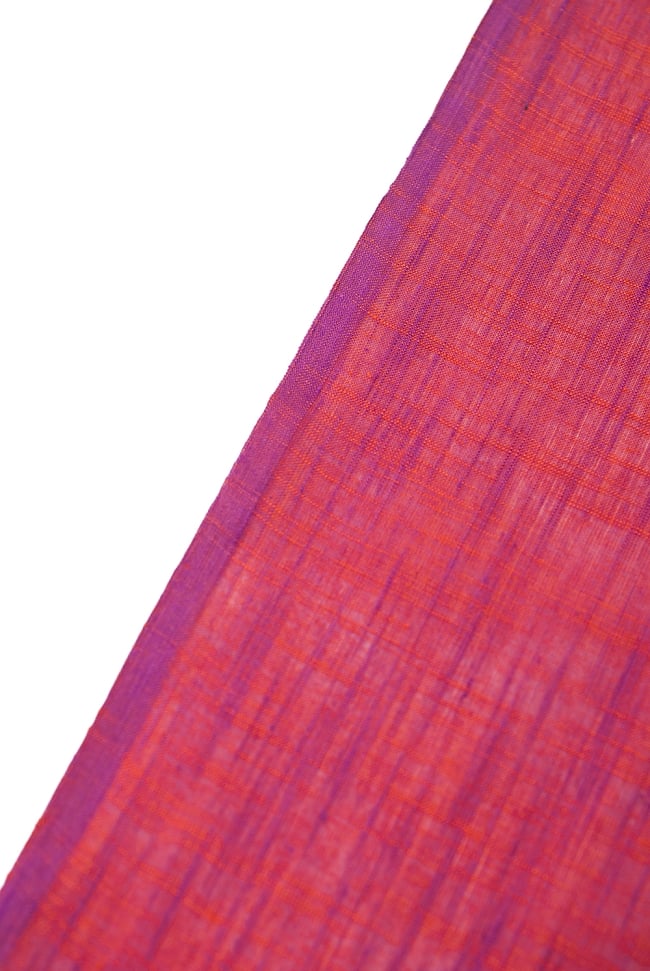 〔1m切り売り〕インドのシンプルコットン布 - ピンク地に薄紫〔幅約109cm〕 3 - 端の部分の処理の様子です。