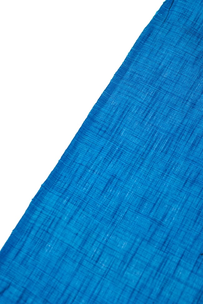 〔1m切り売り〕インドのシンプルコットン布 - 水色地に青〔幅約110cm〕 3 - 端の部分の処理の様子です。