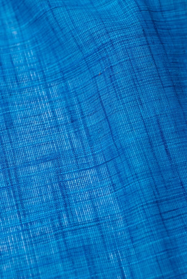 〔1m切り売り〕インドのシンプルコットン布 - 水色地に青〔幅約110cm〕の写真1枚目です。生地を近くからみてみました。上品なインド布です。切り売り,量り売り布,アジア布 量り売り,手芸,裁縫,生地,アジアン,ファブリック