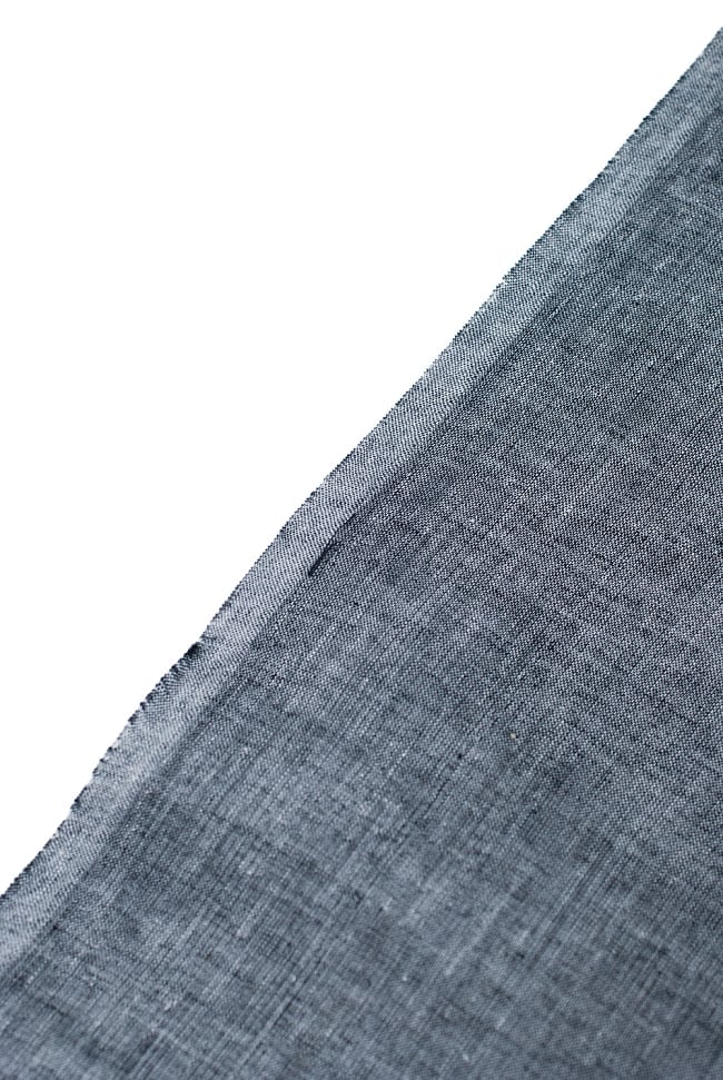 〔1m単位切り売り〕南インドのハーフボーダー・シンプル・コットン生地 - グレー×ゴールドザリ〔幅約108cm〕 3 - 端の部分の処理の様子です。