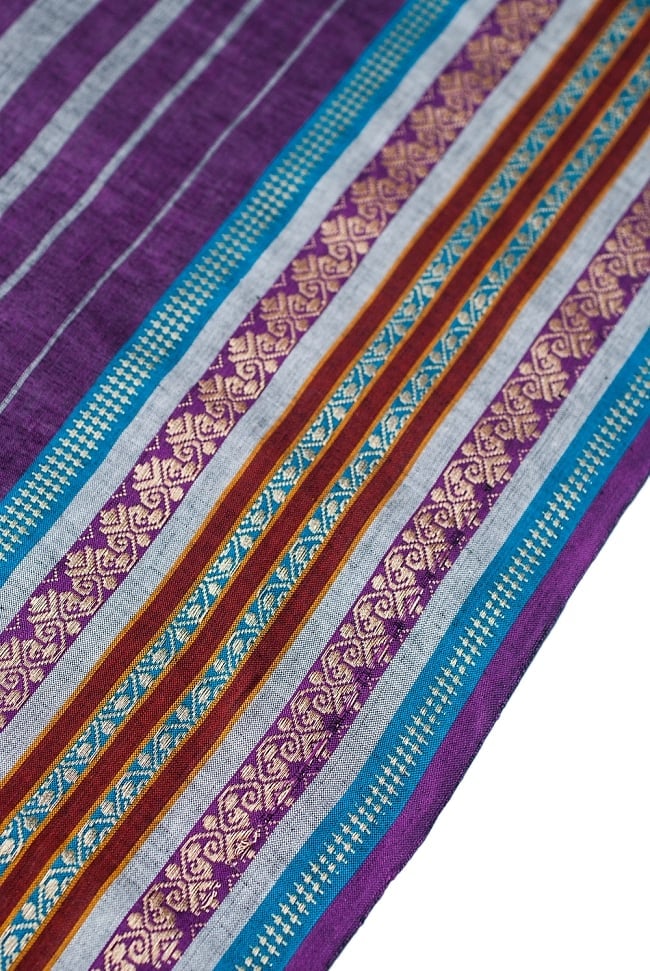 〔1m切り売り〕南インドのハーフボーダー・シンプル・コットン生地 - グレー×ゴールドザリ〔幅約108cm〕 の写真1枚目です。生地を近くからみてみました。上品なインド布です。切り売り,量り売り布,アジア布 量り売り,手芸,裁縫,生地,アジアン,ファブリック