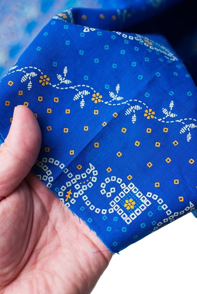 〔1m切り売り〕インドのバンディニ風プリント布 - 青〔幅約107cm〕 5 - さまざまな手芸へ。想像が広がる布です。