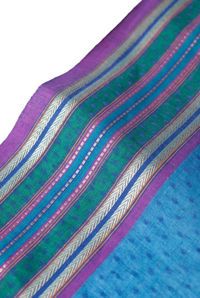 〔1m単位切り売り〕南インドのハーフボーダー・コットン生地 -  - 水色〔幅約112cm〕 2 - 生地を近くからみてみました。