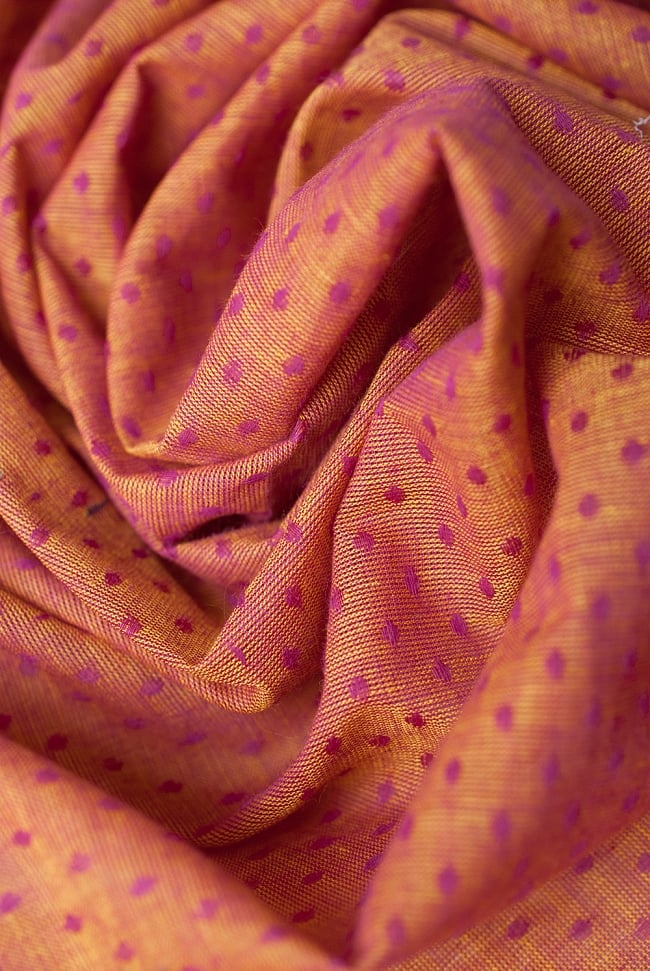 〔1m切り売り〕南インドのハーフボーダー・コットン生地 -  - 黄・ピンク系〔幅約109cm〕 4 - 陰影をつけるととても素敵な色合いですね。