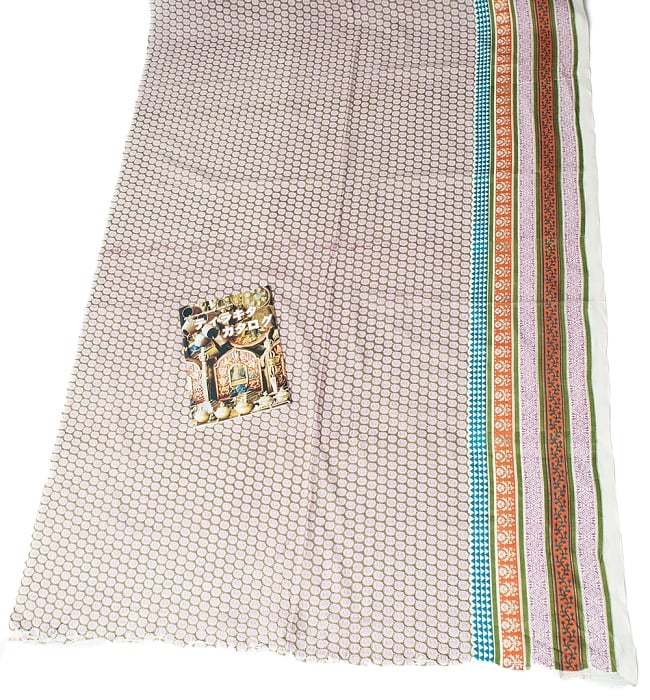 〔1m切り売り〕インドの伝統模様 セリグラフィープリント布〔幅約114cm〕 6 - A4の冊子と比べるとこれくらいの広がりになります。