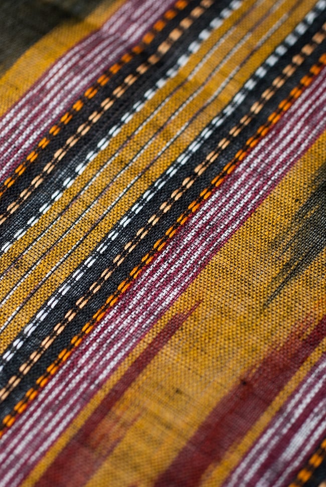 〔1m切り売り〕インドの絣織り布 〔幅約112cm〕 2 - 生地を近くからみてみました。