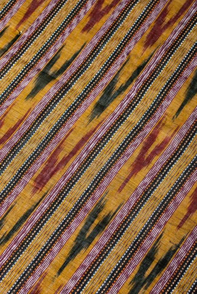 〔1m切り売り〕インドの絣織り布 〔幅約112cm〕の写真1枚目です。インドらしい味わいのある布地です。イカット,かすり織り、絣、切り売り,量り売り布,アジア布 量り売り,手芸,裁縫,生地,アジアン,ファブリック