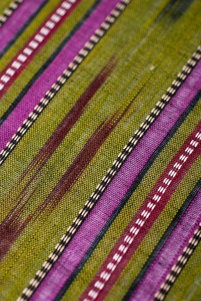 〔1m切り売り〕インドの絣織り布 〔幅約108cm〕 2 - 生地を近くからみてみました。