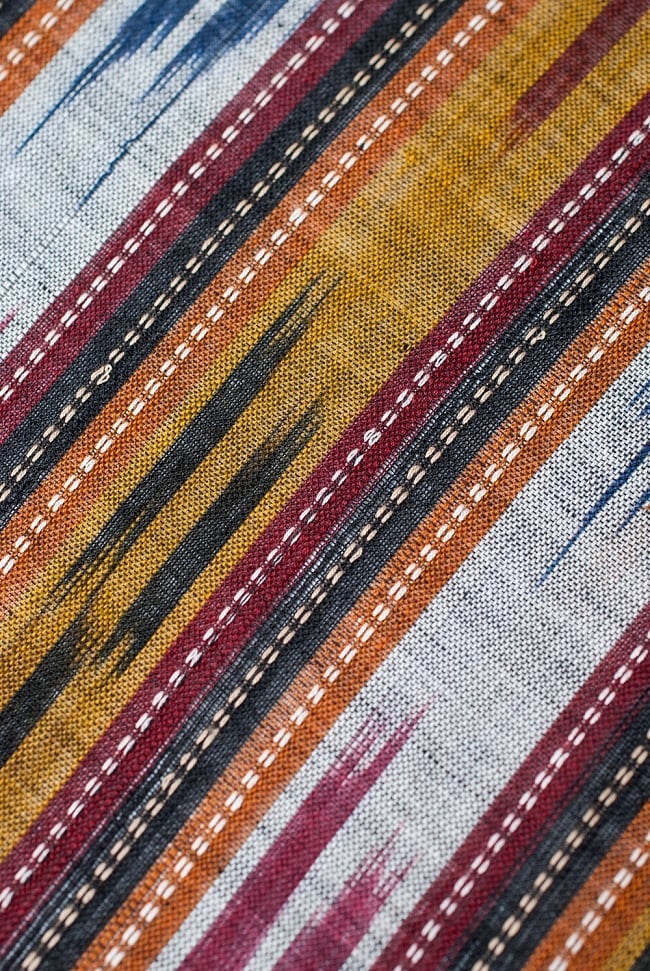 〔1m単位切り売り〕インドの絣織り布 〔幅約112cm〕 2 - 生地を近くからみてみました。