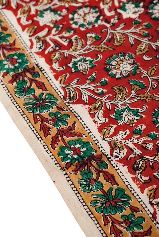 〔1m単位切り売り〕南インドの花柄コットン布〔幅約112cm〕 2 - 生地を近くからみてみました。