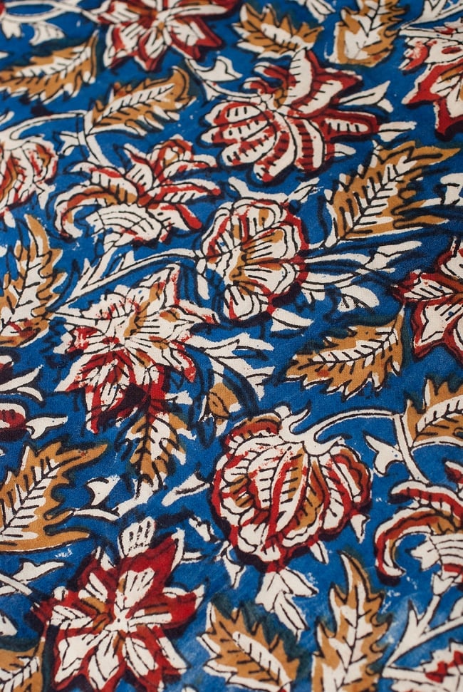 〔1m切り売り〕南インドの花柄コットン布〔幅約116cm〕の写真1枚目です。木版で丁寧にプリント。インドらしい味わいのある布地です。切り売り,量り売り布,アジア布 量り売り,手芸,裁縫,生地,アジアン,ファブリック